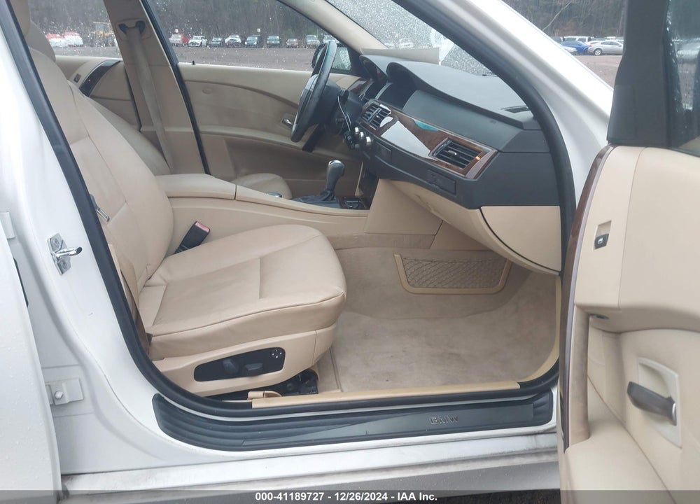 2007 BMW 525I VIN: WBANE53517CY05605