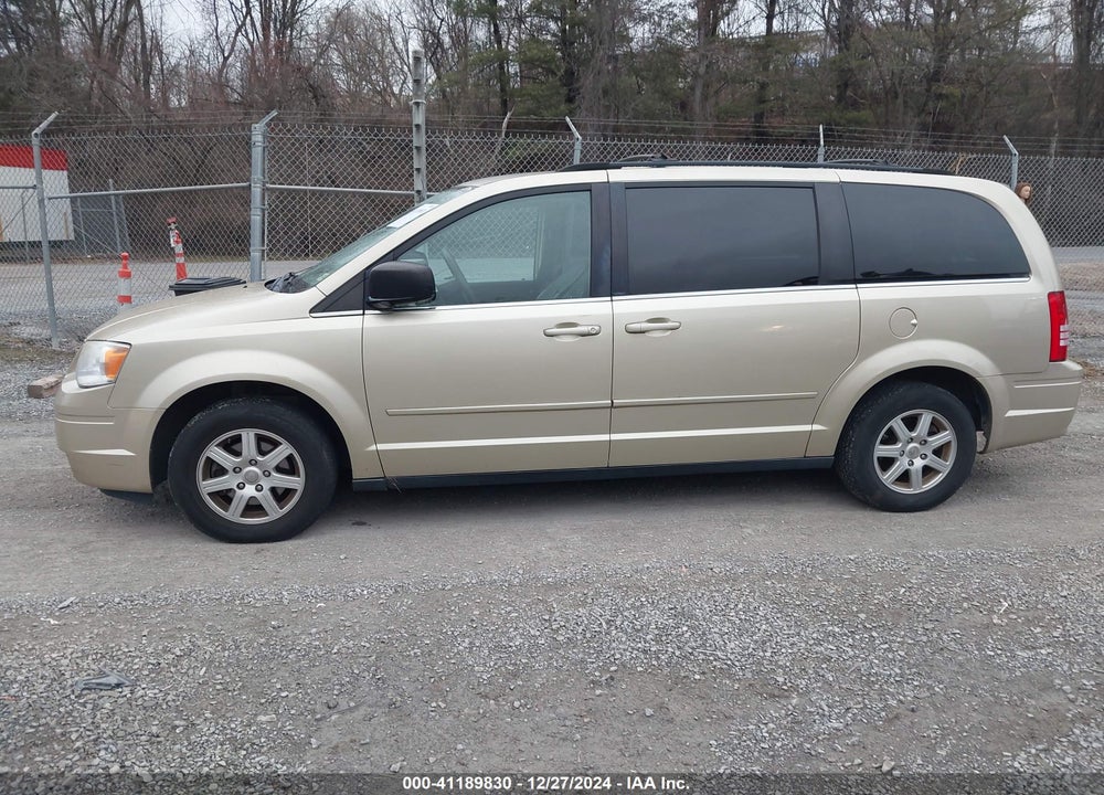 2010 CHRYSLER TOWN & COUNTRY NEW LX VIN: 2A4RR2D18AR321877