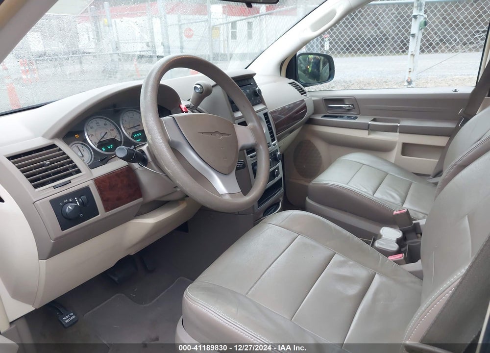 2010 CHRYSLER TOWN & COUNTRY NEW LX VIN: 2A4RR2D18AR321877