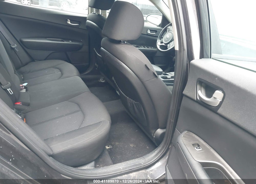 2017 KIA OPTIMA VIN: KNAGT4L31H5137463