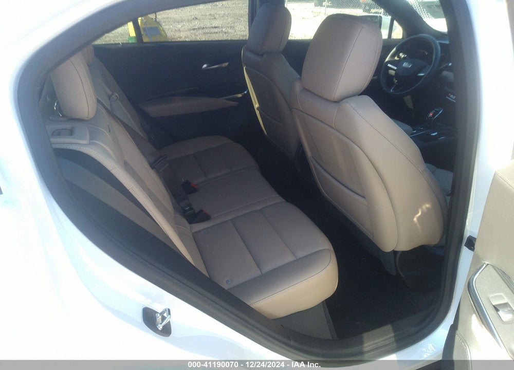 2024 CADILLAC XT4 FWD LUXURY VIN: 1GYAZAR4XRF124352