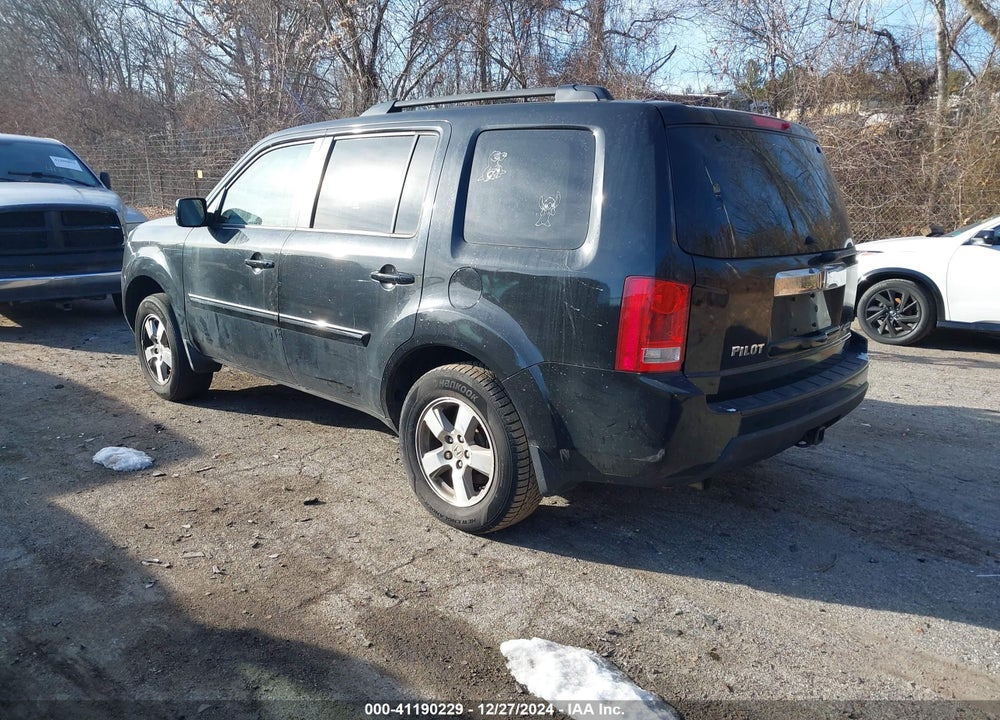 2011 HONDA PILOT EX VIN: 5FNYF4H4XBB105553