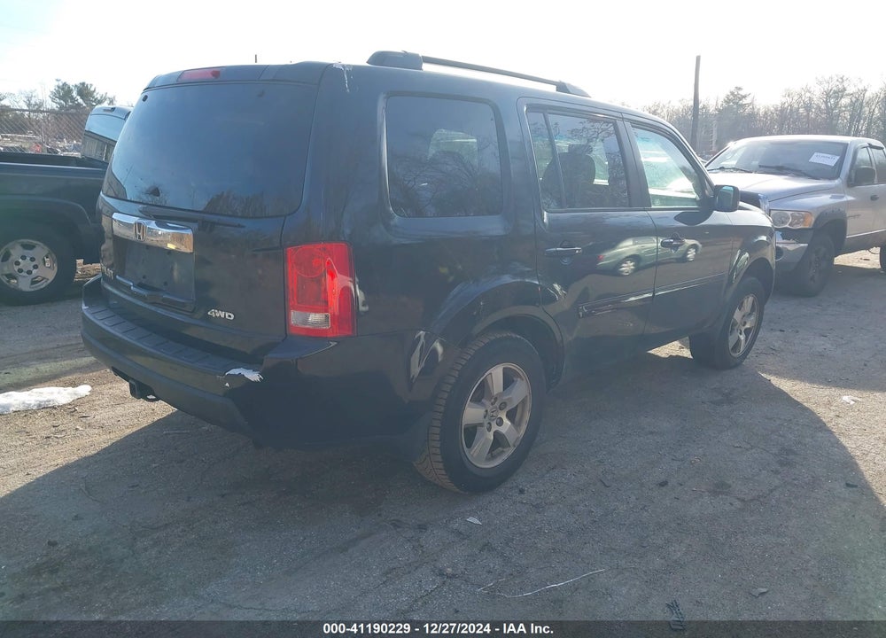 2011 HONDA PILOT EX VIN: 5FNYF4H4XBB105553