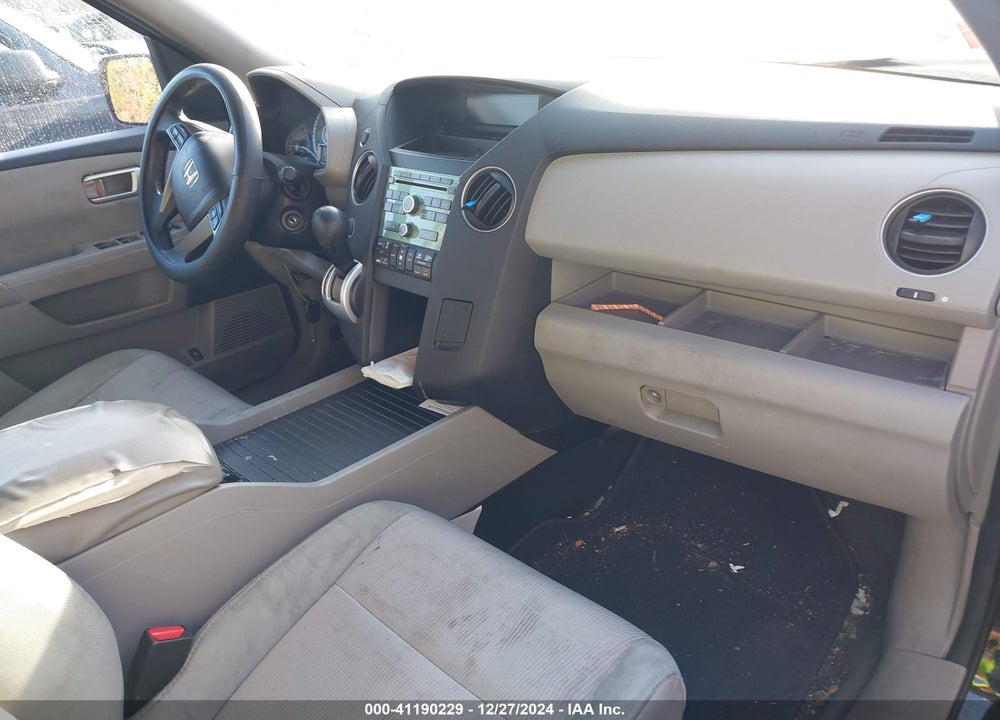 2011 HONDA PILOT EX VIN: 5FNYF4H4XBB105553