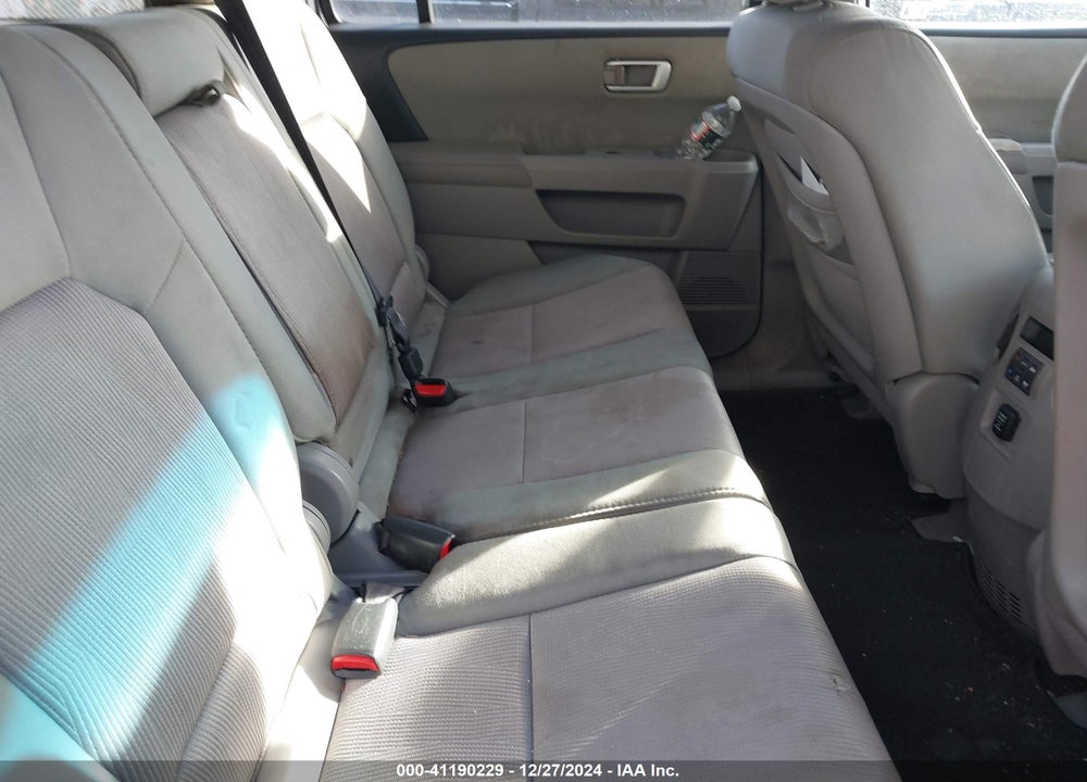 2011 HONDA PILOT EX VIN: 5FNYF4H4XBB105553