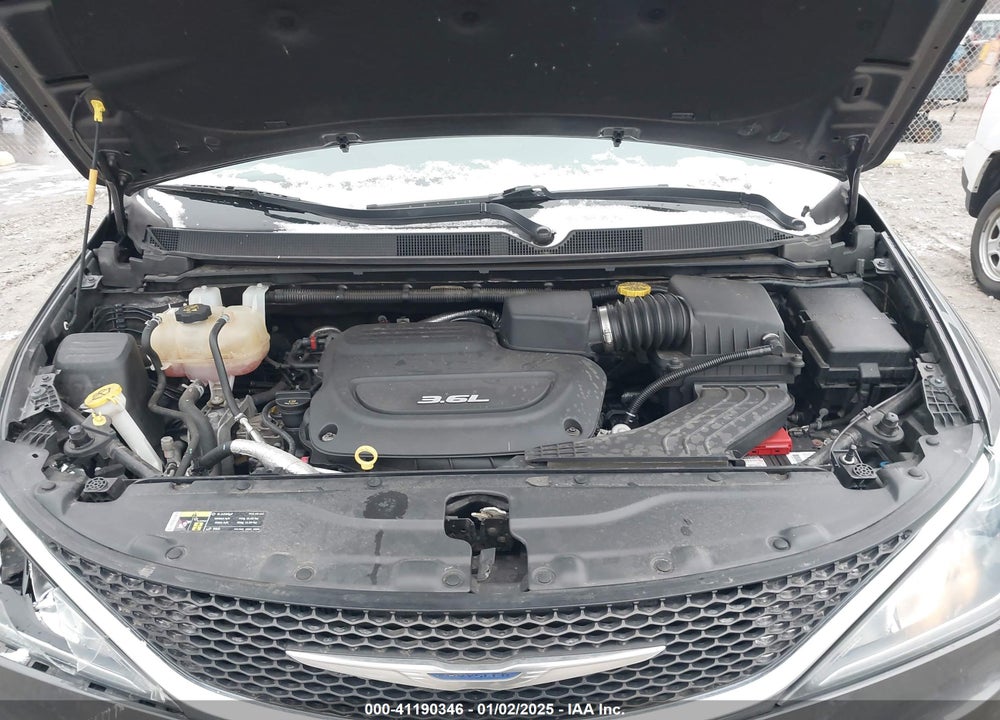 2017 CHRYSLER PACIFICA TOURING L VIN: 2C4RC1BG4HR816077