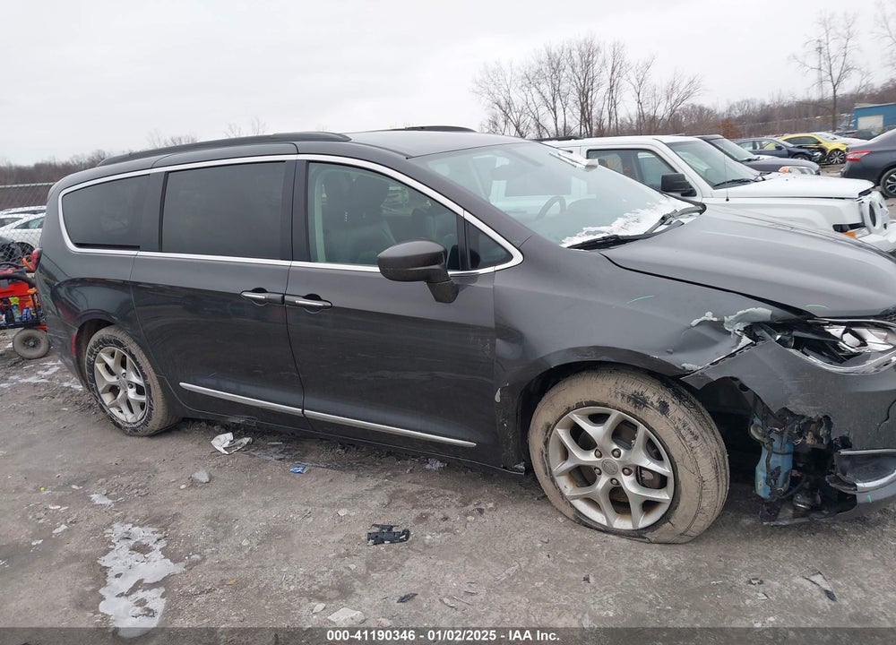 2017 CHRYSLER PACIFICA TOURING L VIN: 2C4RC1BG4HR816077