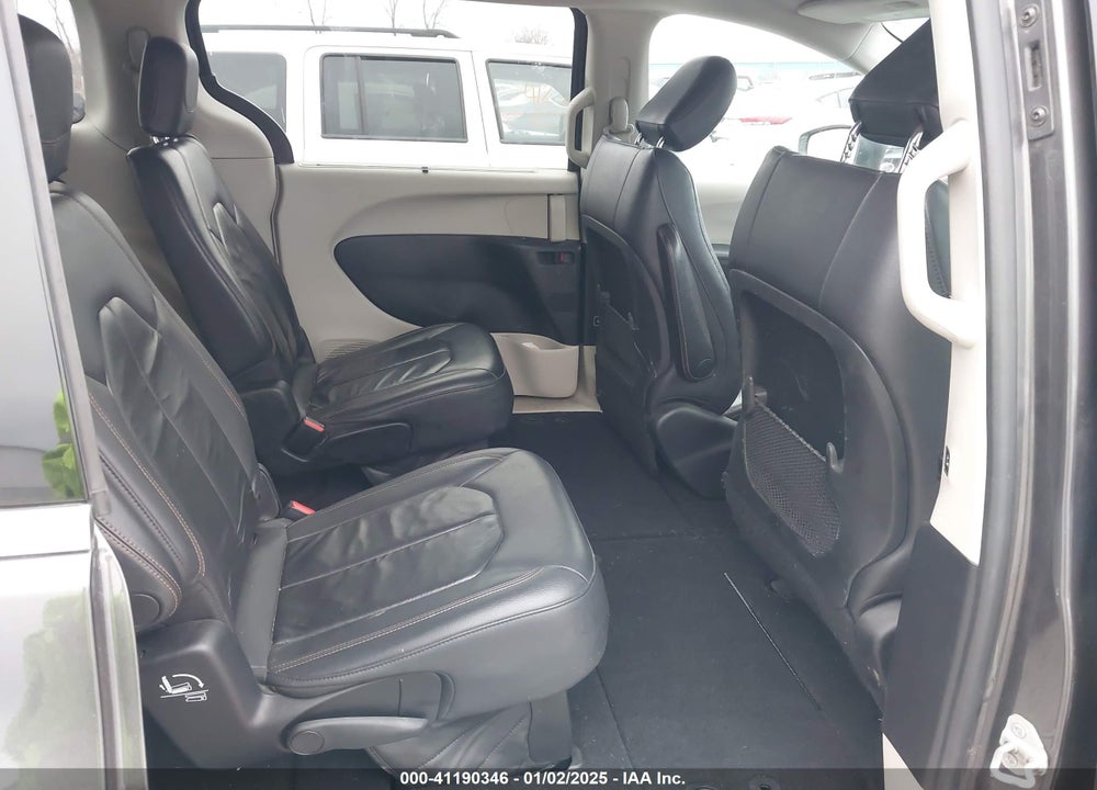 2017 CHRYSLER PACIFICA TOURING L VIN: 2C4RC1BG4HR816077