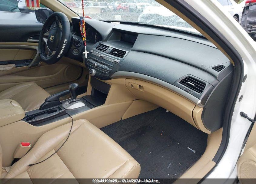 2011 HONDA ACCORD VIN: 1HGCS1B8XBA001123