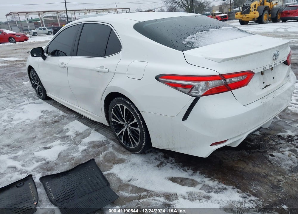 2018 TOYOTA CAMRY VIN: 4T1B11HK5JU530651