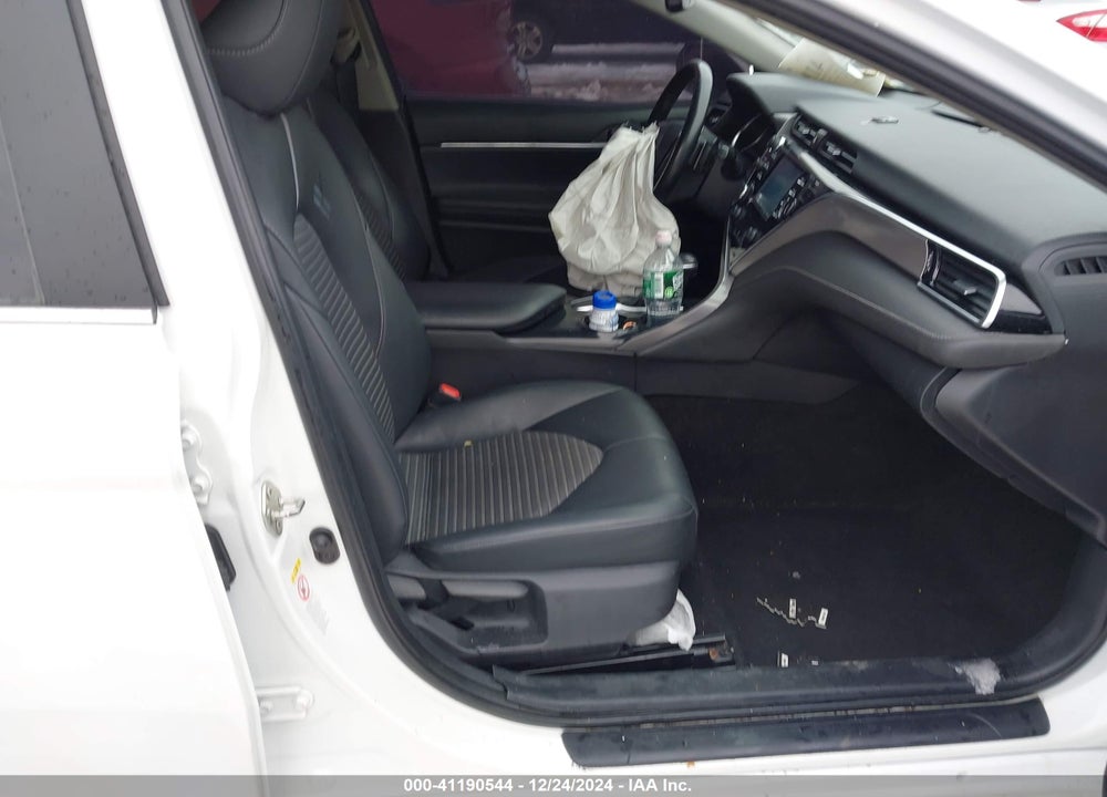 2018 TOYOTA CAMRY VIN: 4T1B11HK5JU530651