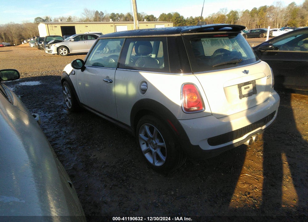 2008 MINI COOPER VIN: WMWMF73508TV33344
