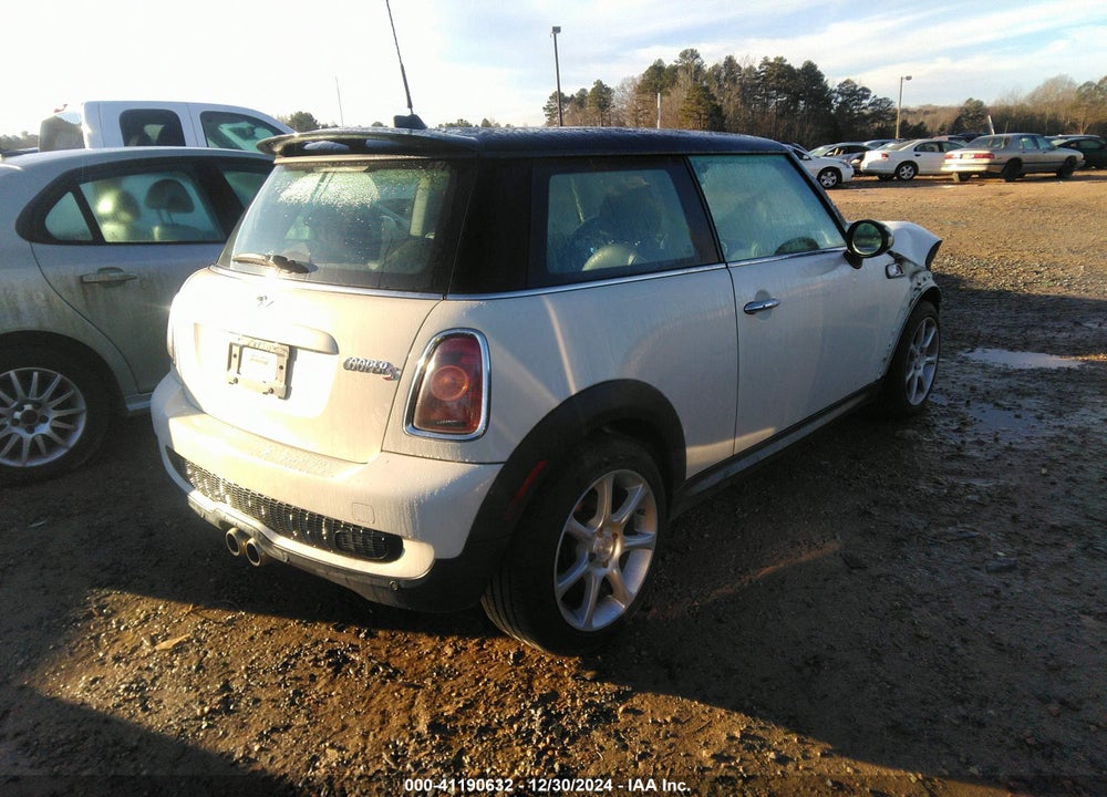 2008 MINI COOPER VIN: WMWMF73508TV33344