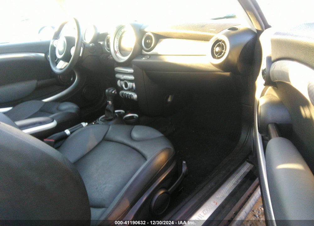 2008 MINI COOPER VIN: WMWMF73508TV33344