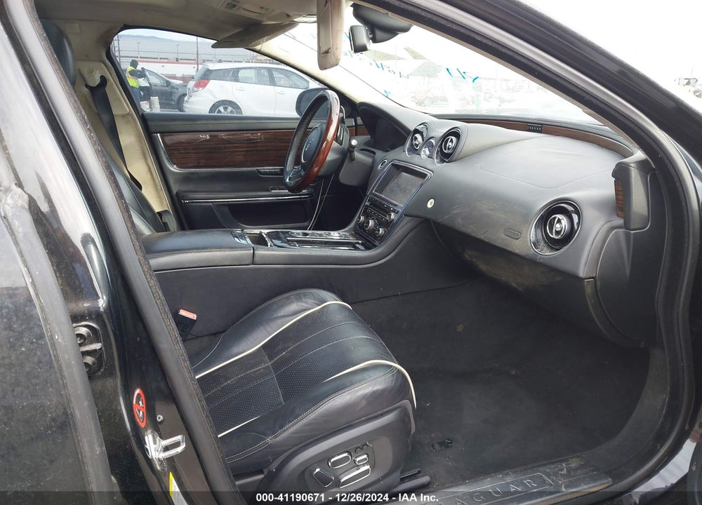 2011 JAGUAR XJ XJL VIN: SAJWA2GB7BLV22217