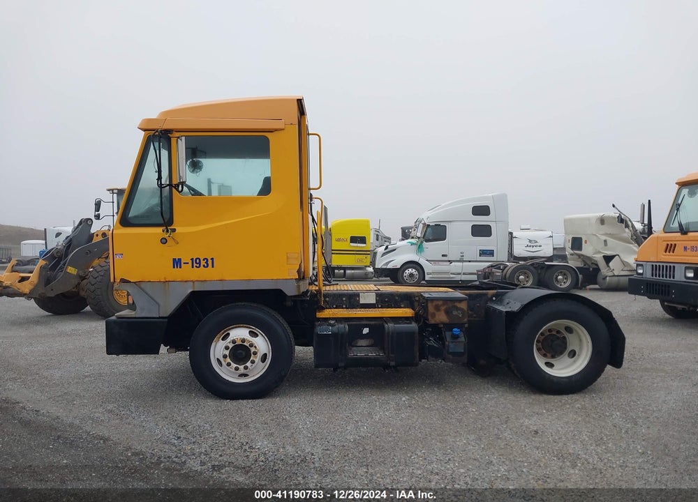 2017 OTTAWA SPOTTER TRACTOR VIN: EINJ817EE17345411