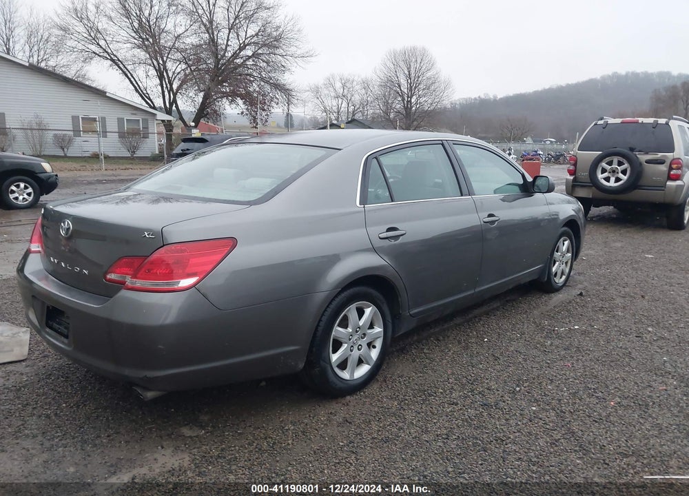 2005 TOYOTA AVALON XL VIN: 4T1BK36B05U037400