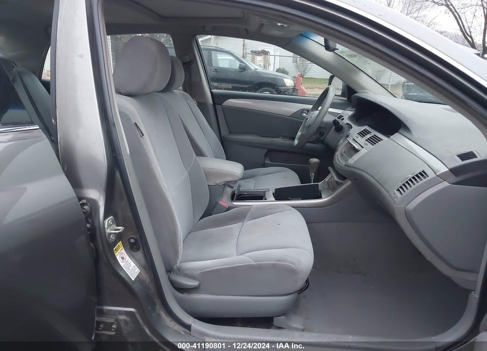 2005 TOYOTA AVALON XL VIN: 4T1BK36B05U037400