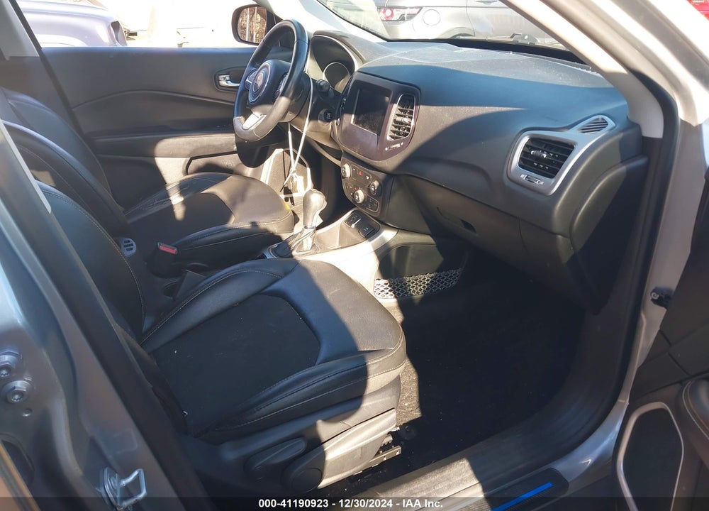 2018 JEEP COMPASS LATITUDE FWD VIN: 3C4NJCBB5JT408050