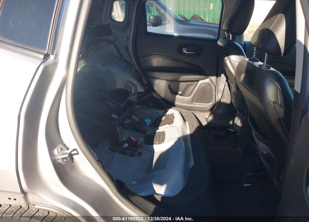 2018 JEEP COMPASS LATITUDE FWD VIN: 3C4NJCBB5JT408050