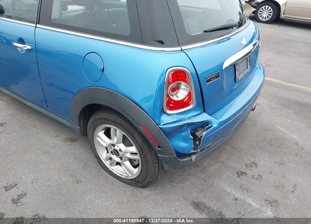 2011 MINI COOPER VIN: WMWSU3C52BT253082