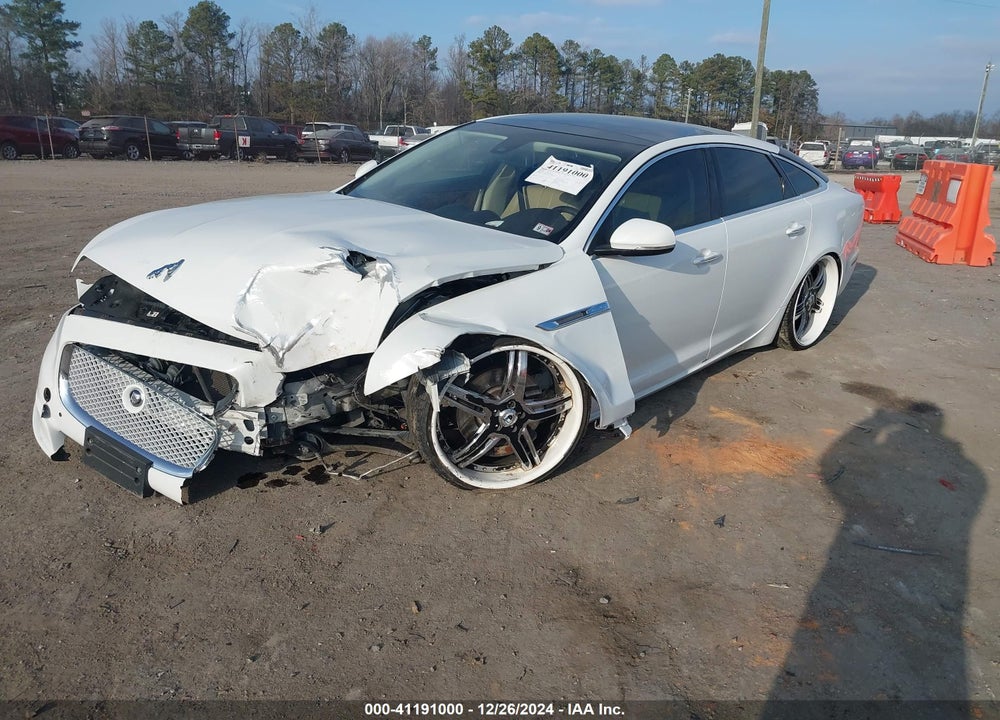 2011 JAGUAR XJ VIN: SAJWA1CB7BLV06096