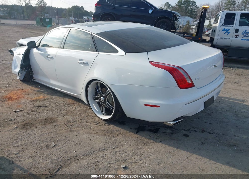2011 JAGUAR XJ VIN: SAJWA1CB7BLV06096