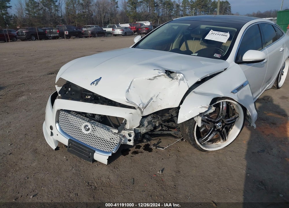 2011 JAGUAR XJ VIN: SAJWA1CB7BLV06096