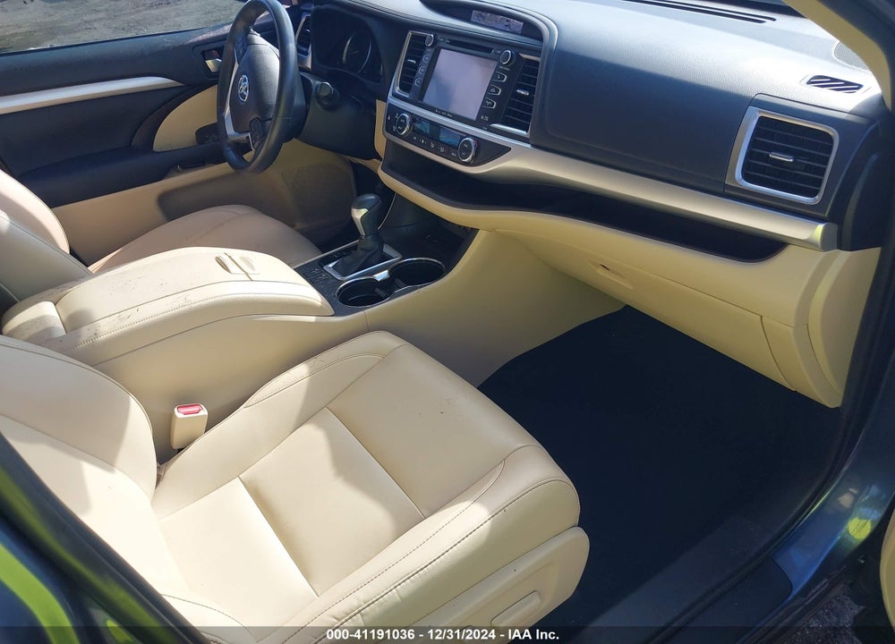 2019 TOYOTA HIGHLANDER XLE VIN: 5TDKZRFH1KS299580