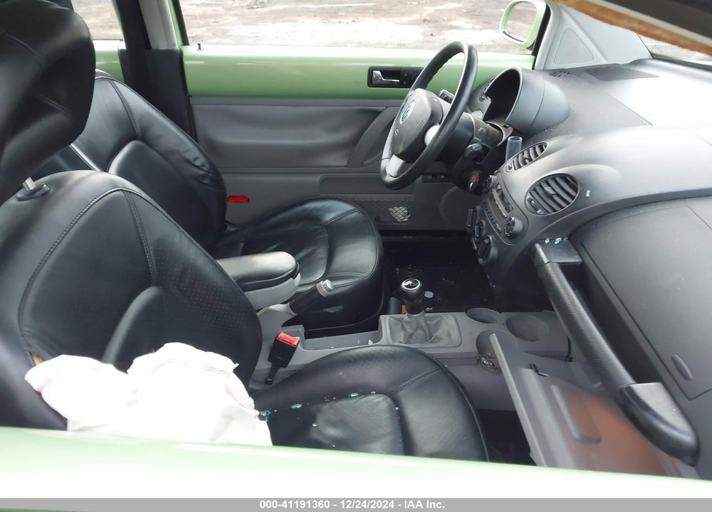 2001 VOLKSWAGEN NEW BEETLE GLX VIN: 3VWDD21C81M461520