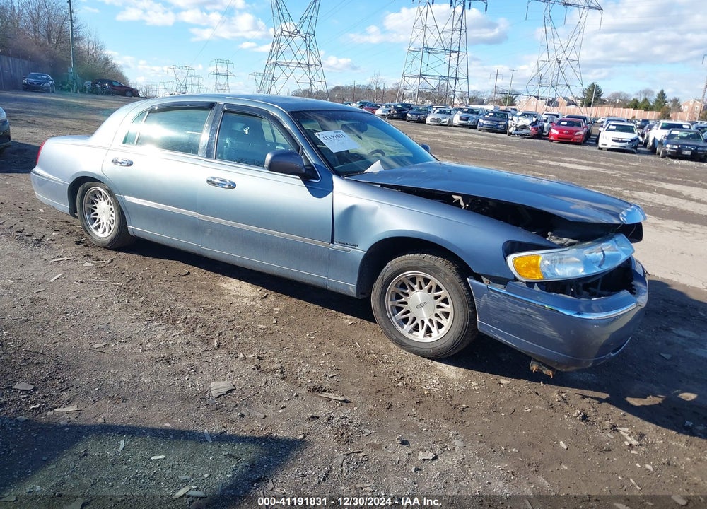 1999 LINCOLN TOWN CAR SIGNATURE VIN: 1LNHM82W2XY640872