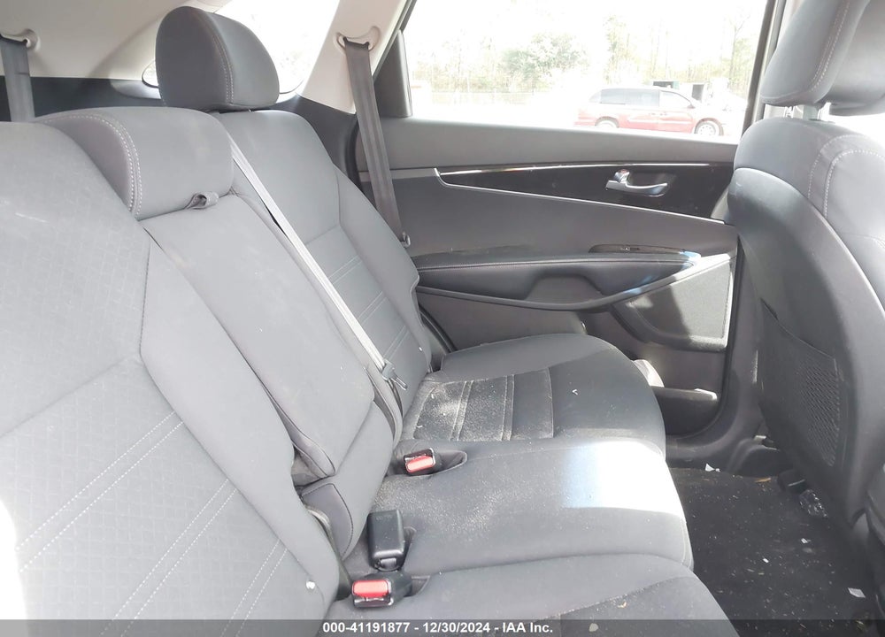2017 KIA SORENTO 3.3L LX VIN: 5XYPGDA50HG191131