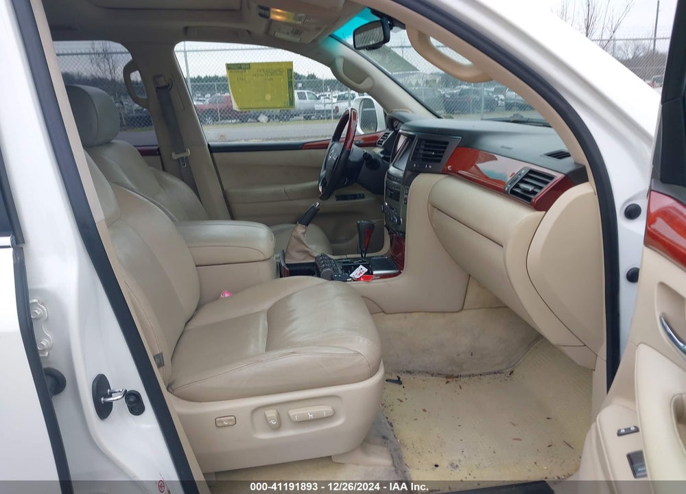 2010 LEXUS LX 570 VIN: JTJHY7AX5A4044390