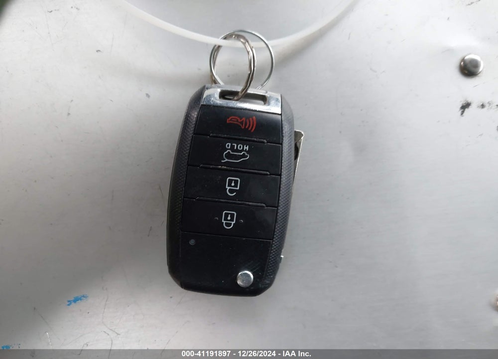 2015 KIA SORENTO LX VIN: 5XYKT3A67FG632498