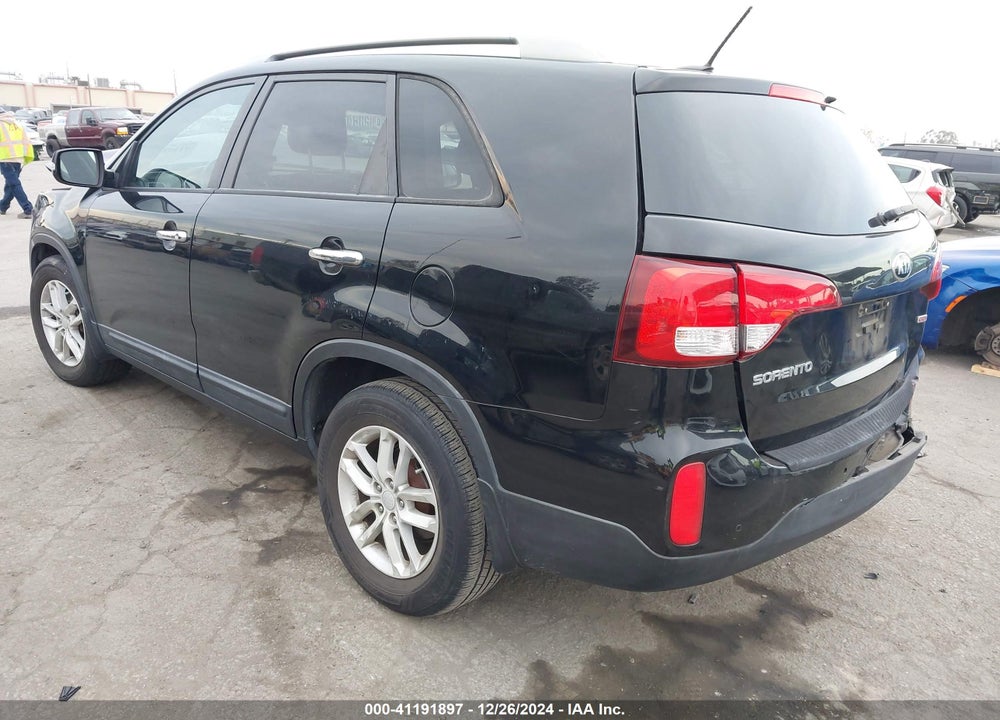 2015 KIA SORENTO LX VIN: 5XYKT3A67FG632498