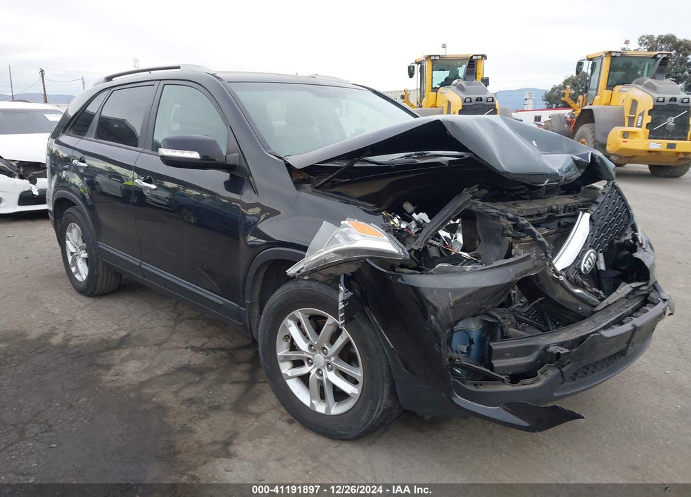 2015 KIA SORENTO LX VIN: 5XYKT3A67FG632498