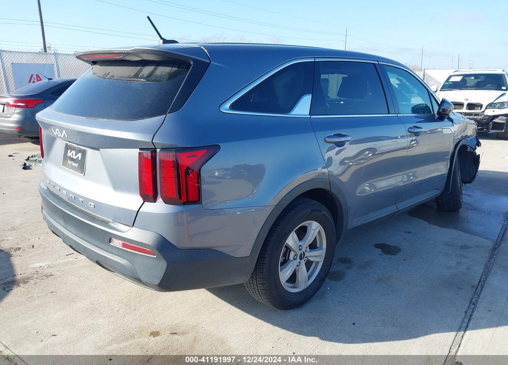 2022 KIA SORENTO VIN: 5XYRG4LC4NG136813