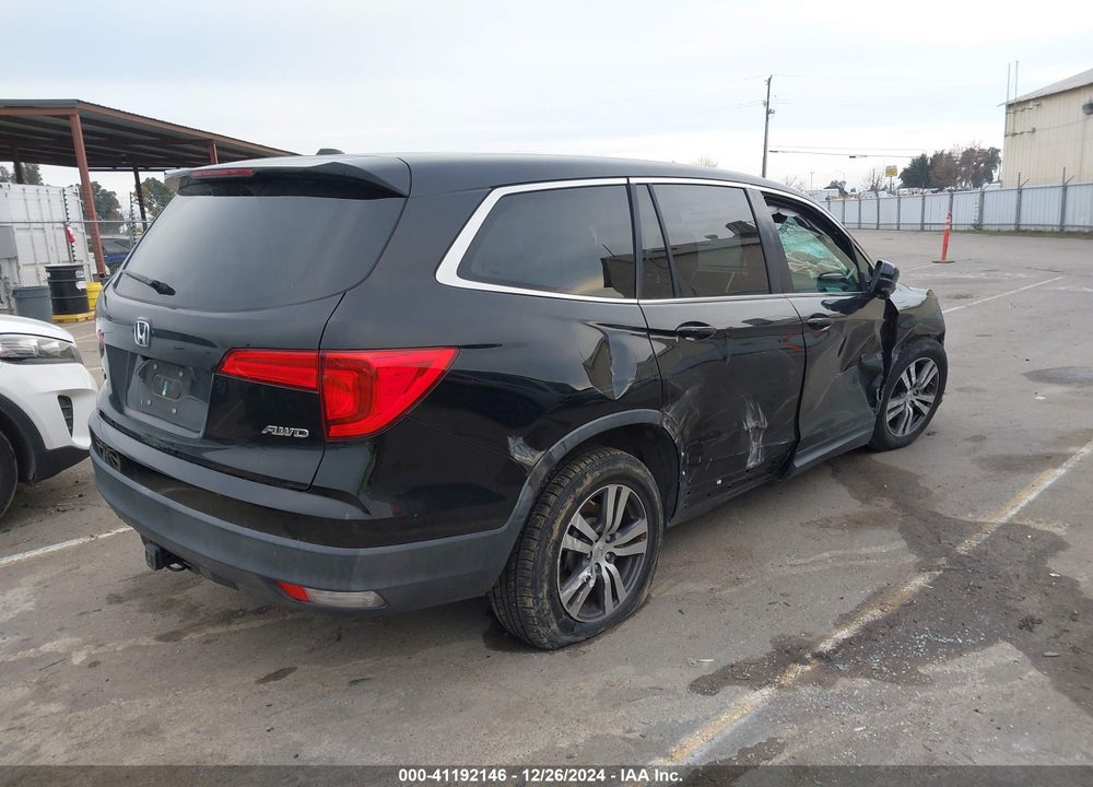 2017 HONDA PILOT VIN: 5FNYF6H64HB006006