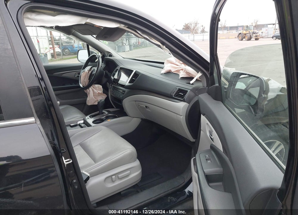 2017 HONDA PILOT VIN: 5FNYF6H64HB006006