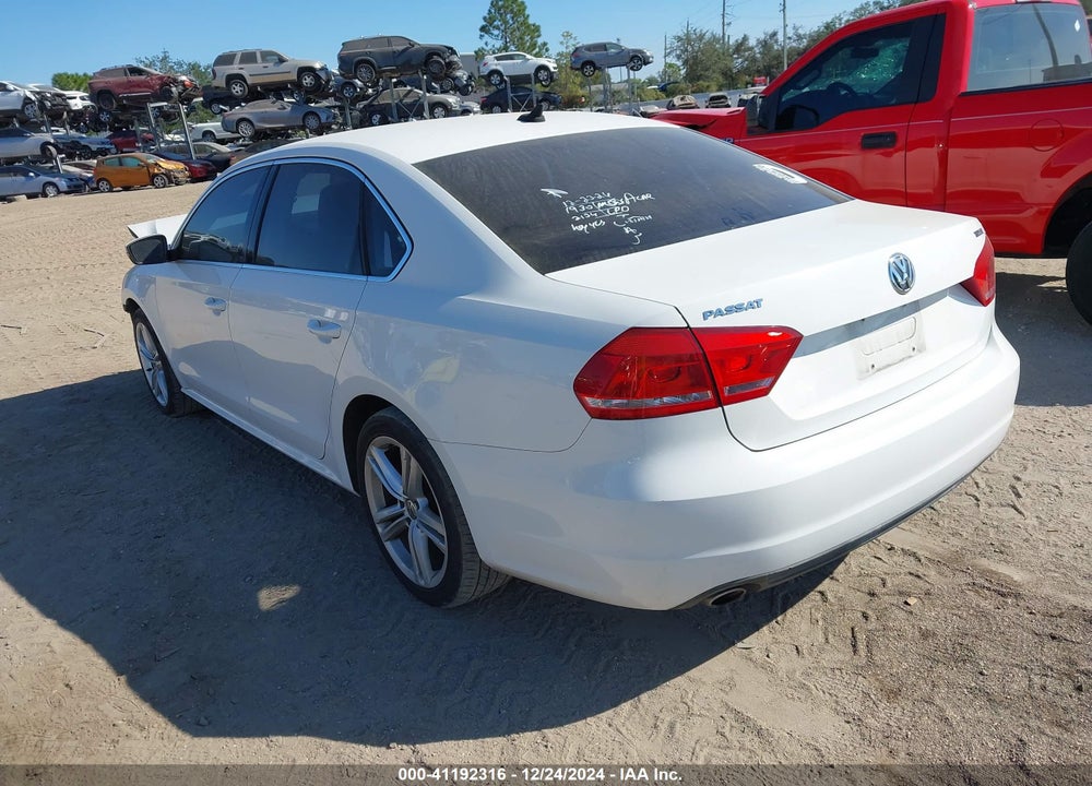 2015 VOLKSWAGEN PASSAT 2.0L TDI SE VIN: 1VWBV7A33FC032134