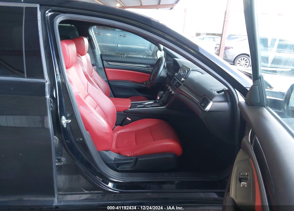 2019 HONDA ACCORD VIN: 1HGCV1F32KA164371