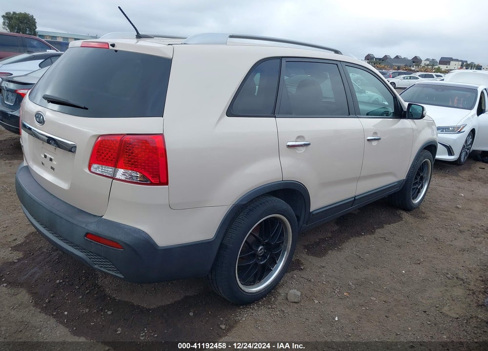2011 KIA SORENTO LX V6 VIN: 5XYKT4A25BG137665
