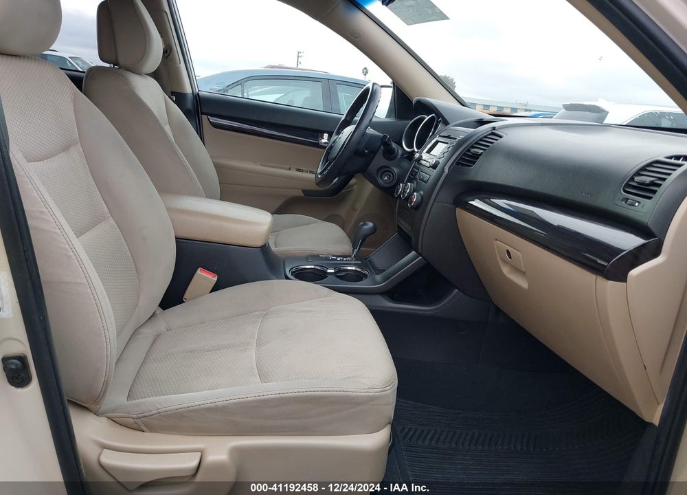 2011 KIA SORENTO LX V6 VIN: 5XYKT4A25BG137665