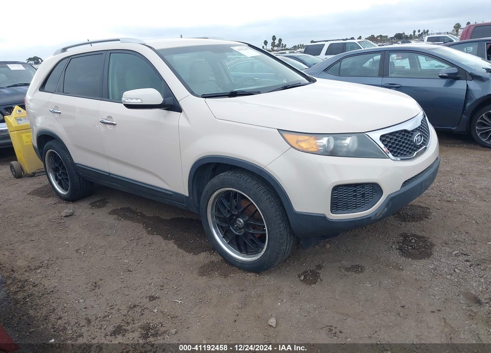 2011 KIA SORENTO LX V6 VIN: 5XYKT4A25BG137665