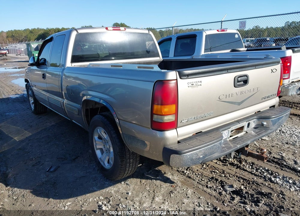 2000 CHEVROLET SILVERADO 1500 LS VIN: 2GCEC19T0Y1323755
