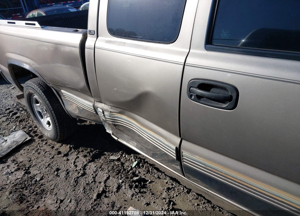 2000 CHEVROLET SILVERADO 1500 LS VIN: 2GCEC19T0Y1323755