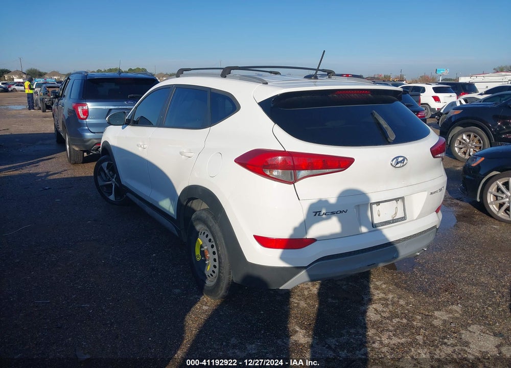 2017 HYUNDAI TUCSON SPORT VIN: KM8J33A21HU513626