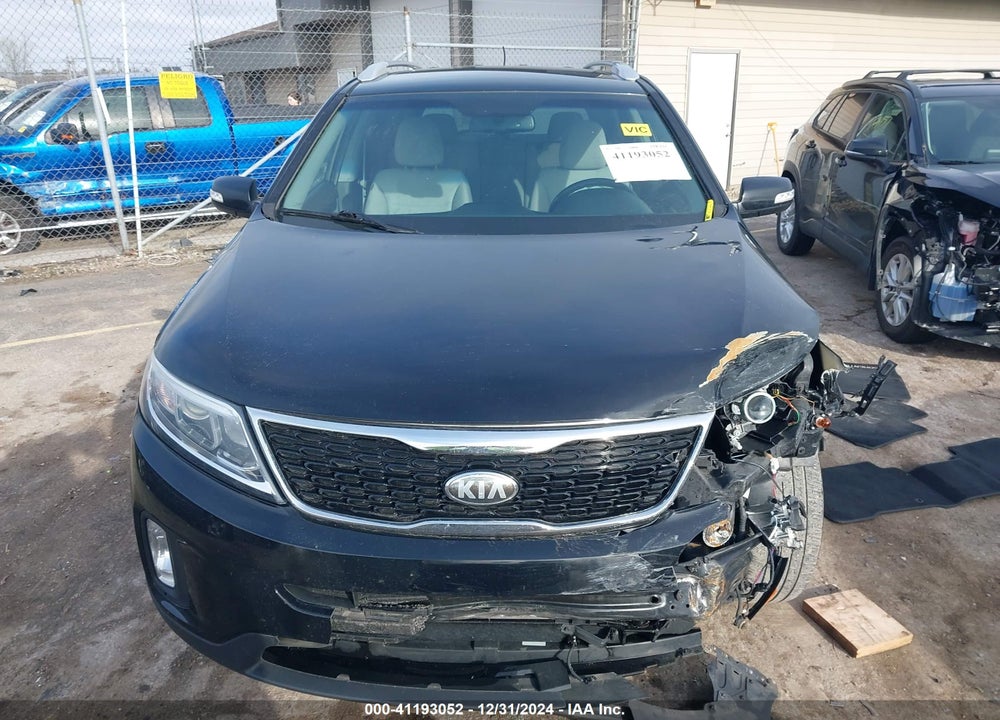 2014 KIA SORENTO LX VIN: 5XYKTCA67EG465560