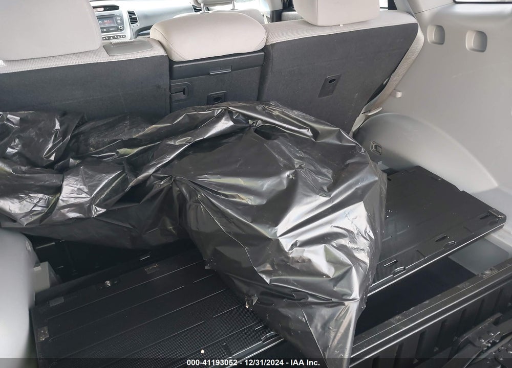 2014 KIA SORENTO LX VIN: 5XYKTCA67EG465560