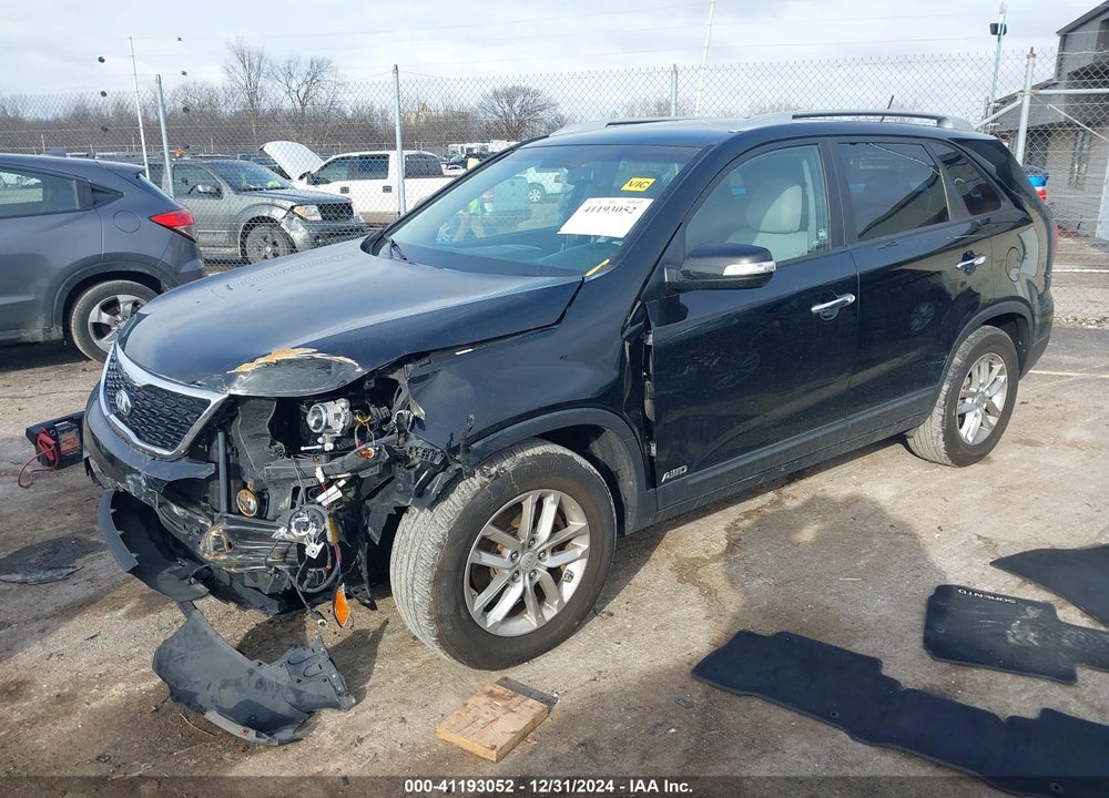 2014 KIA SORENTO LX VIN: 5XYKTCA67EG465560